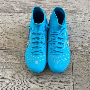***Never Worn*** Nike Vibrant Blue Soccer Cleats